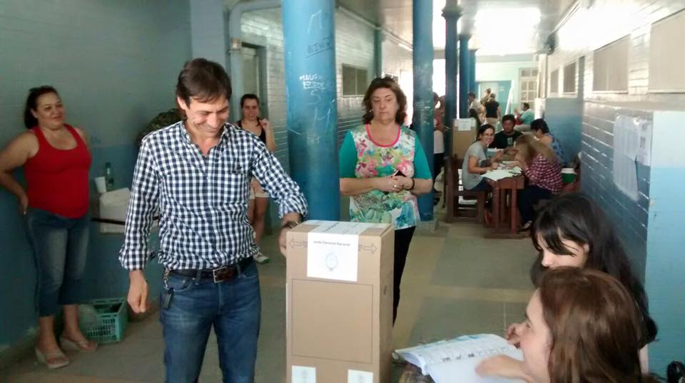 Votaron los candidatos en la capital y el gobernador en Laguna Blanca