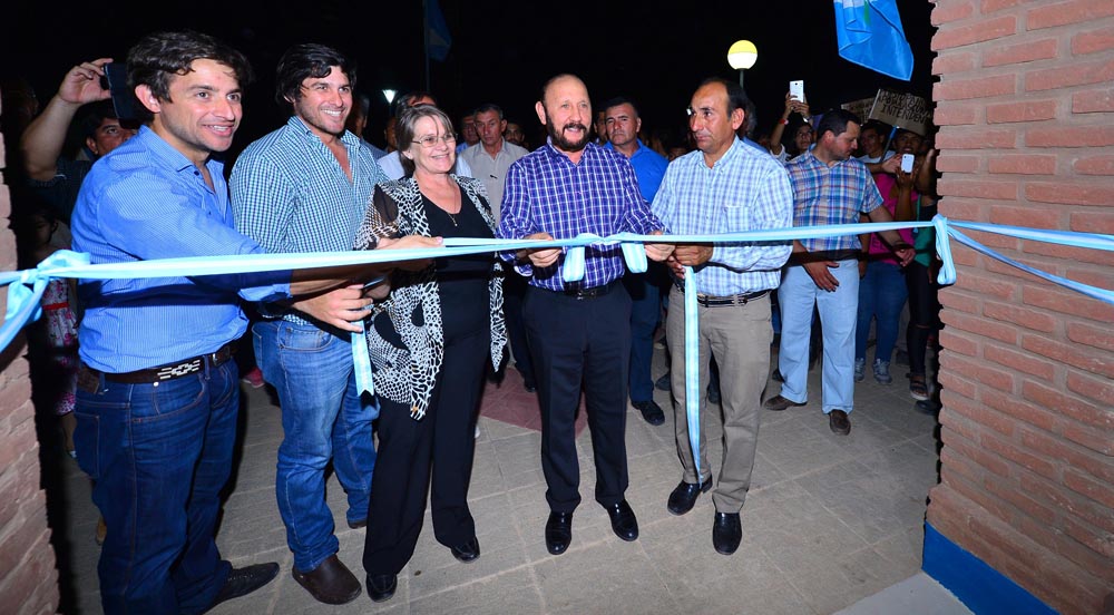 Inauguran una plaza en Mosconi.