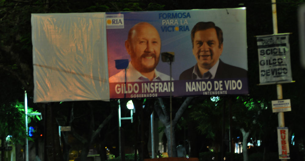 En la esquina de las avenidas Gutnisky y Pantaleón Gómez comenzó a hacerse efectiva la medida judicial.