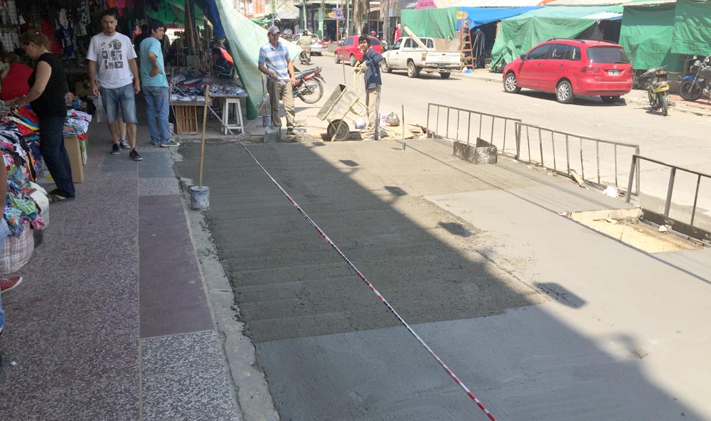 La Municipalidad mandó a "cerrar" el estacionamiento en la calle Belgrano, frente a Cáceres.