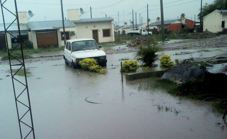 Llueve y el barrio Nueva Formosa se inunda, comienza a convertirse en un clásico
