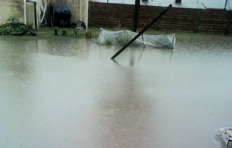 Llueve y el barrio Nueva Formosa se inunda, comienza a convertirse en un clásico