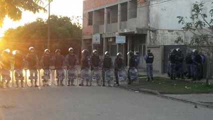 FINAL EN PAZ / DESALOJARON SEDE DE LA UTA / SE LEVANTÓ EL PARO DE COLECTIVOS / MÁS DE 100 DETENIDOS