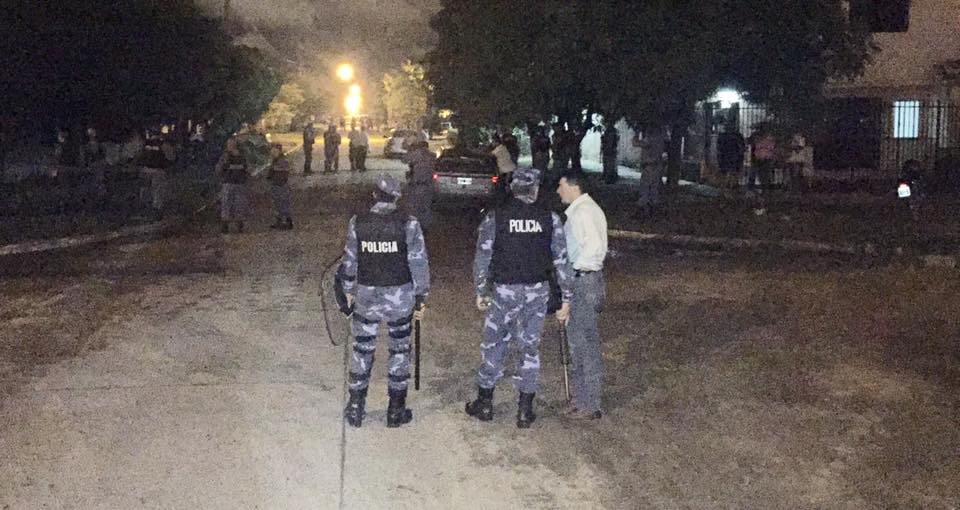 #Amotinados en UTA / Crece la tensión sin diálogo mientras esperan desalojo. Hay 8 detenidos