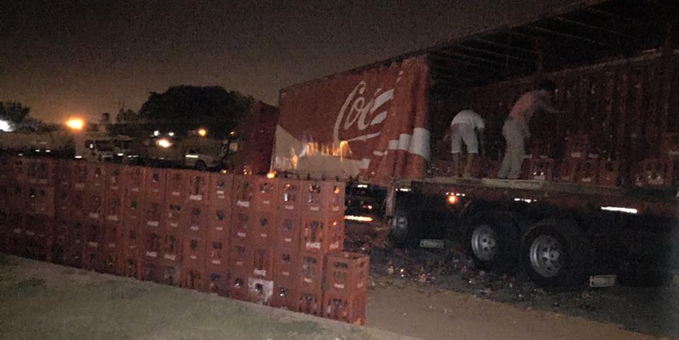 Camión de Coca Cola «pasó de largo» en una rotonda de la Circunvalación