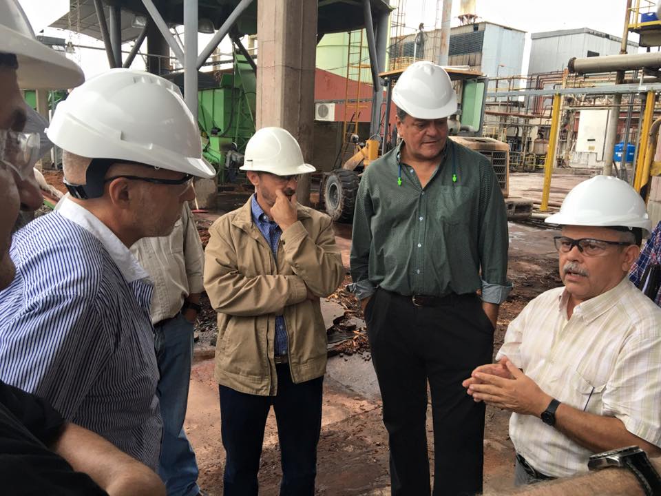 Ministro Quintana visitó planta de biomasa que pone en marcha Unitán