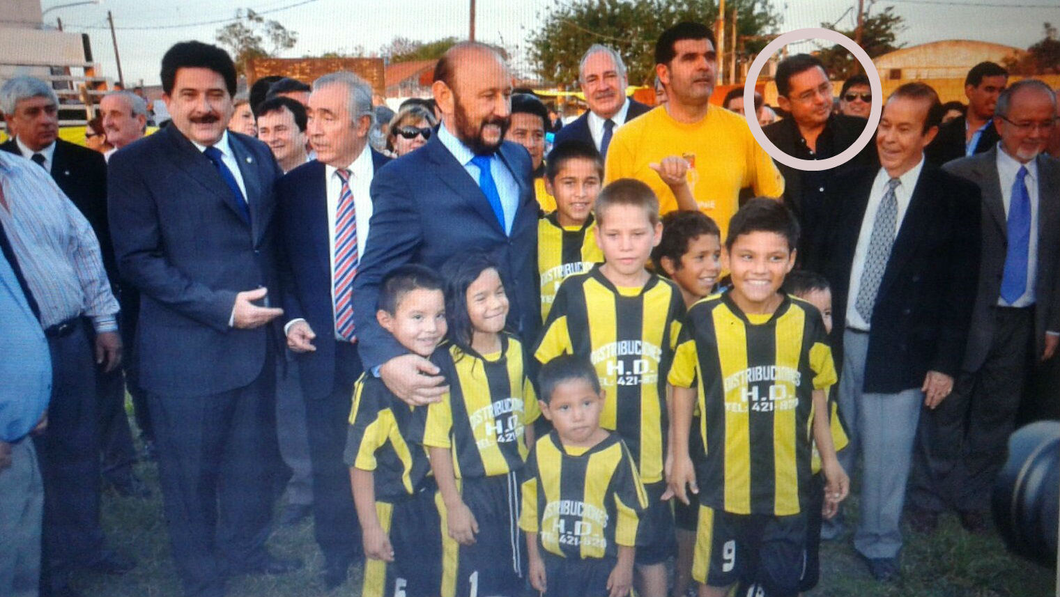 bareiro acto con celauro círculo