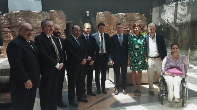 Gildo sigue sumando fotos con Macri, para su álbum político.