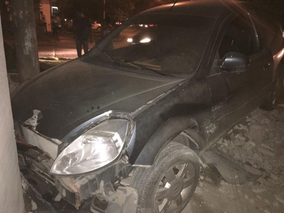 Choque «y suerte» para obreros en un choque en Saavedra y Pantaleón Gómez