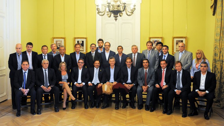 La fotografía de los jefes comunales en Olivos.