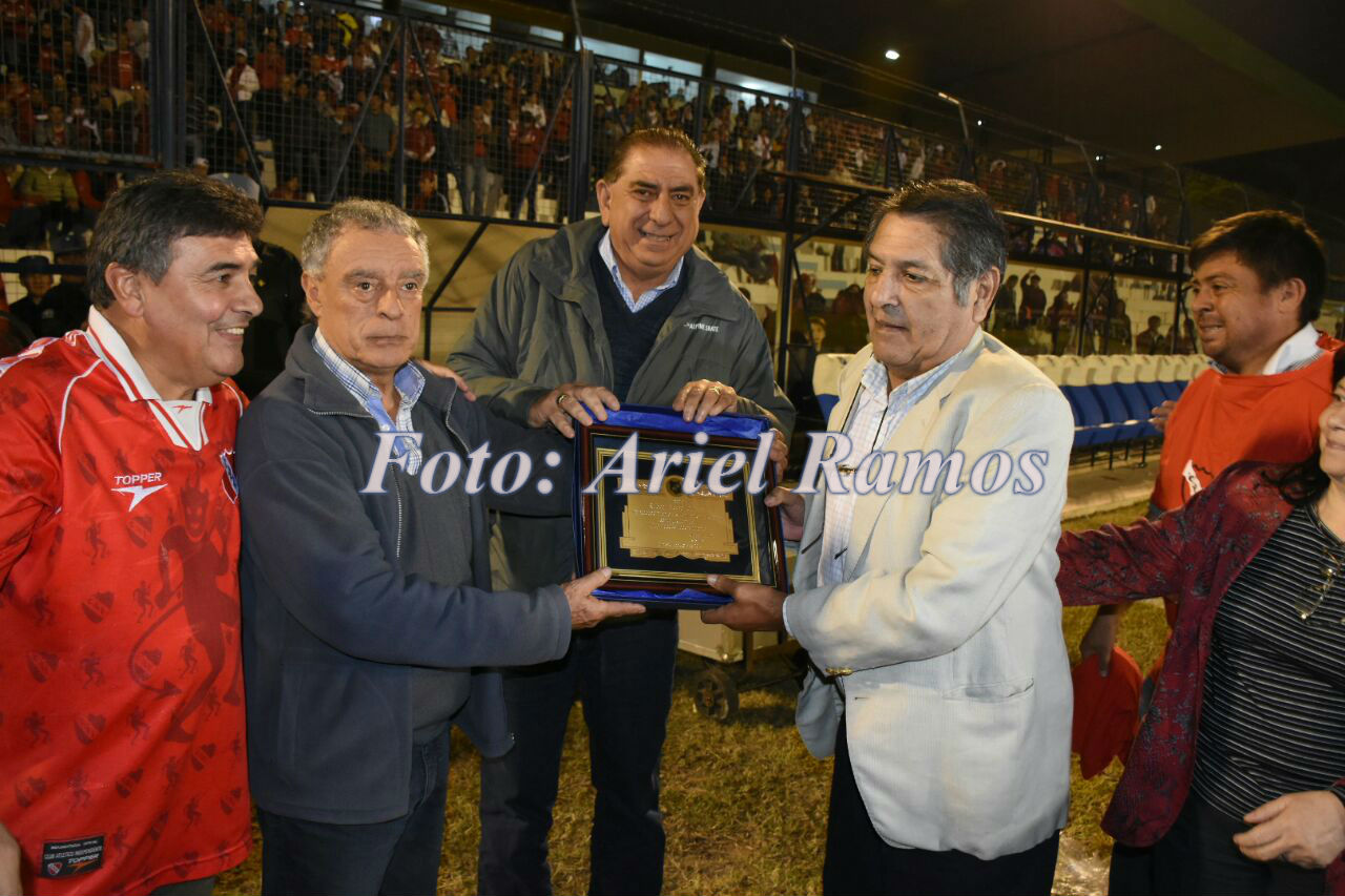 Ganó Independiente en el Antonio Romero, en una noche única para su hinchada