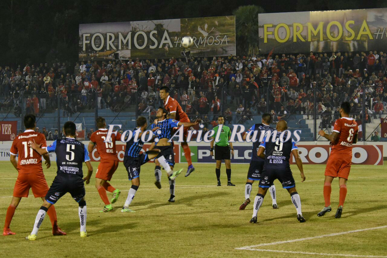 Ganó Independiente en el Antonio Romero, en una noche única para su hinchada