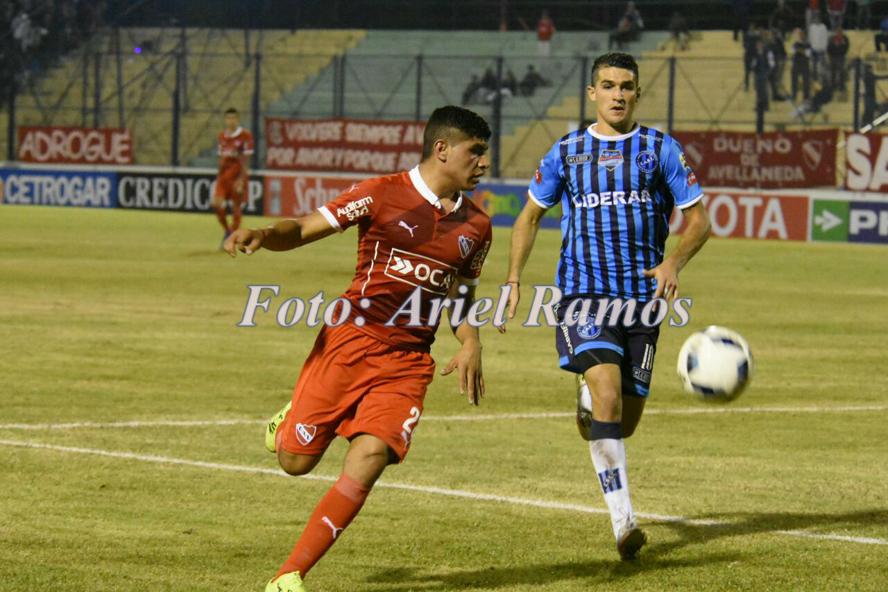 Ganó Independiente en el Antonio Romero, en una noche única para su hinchada