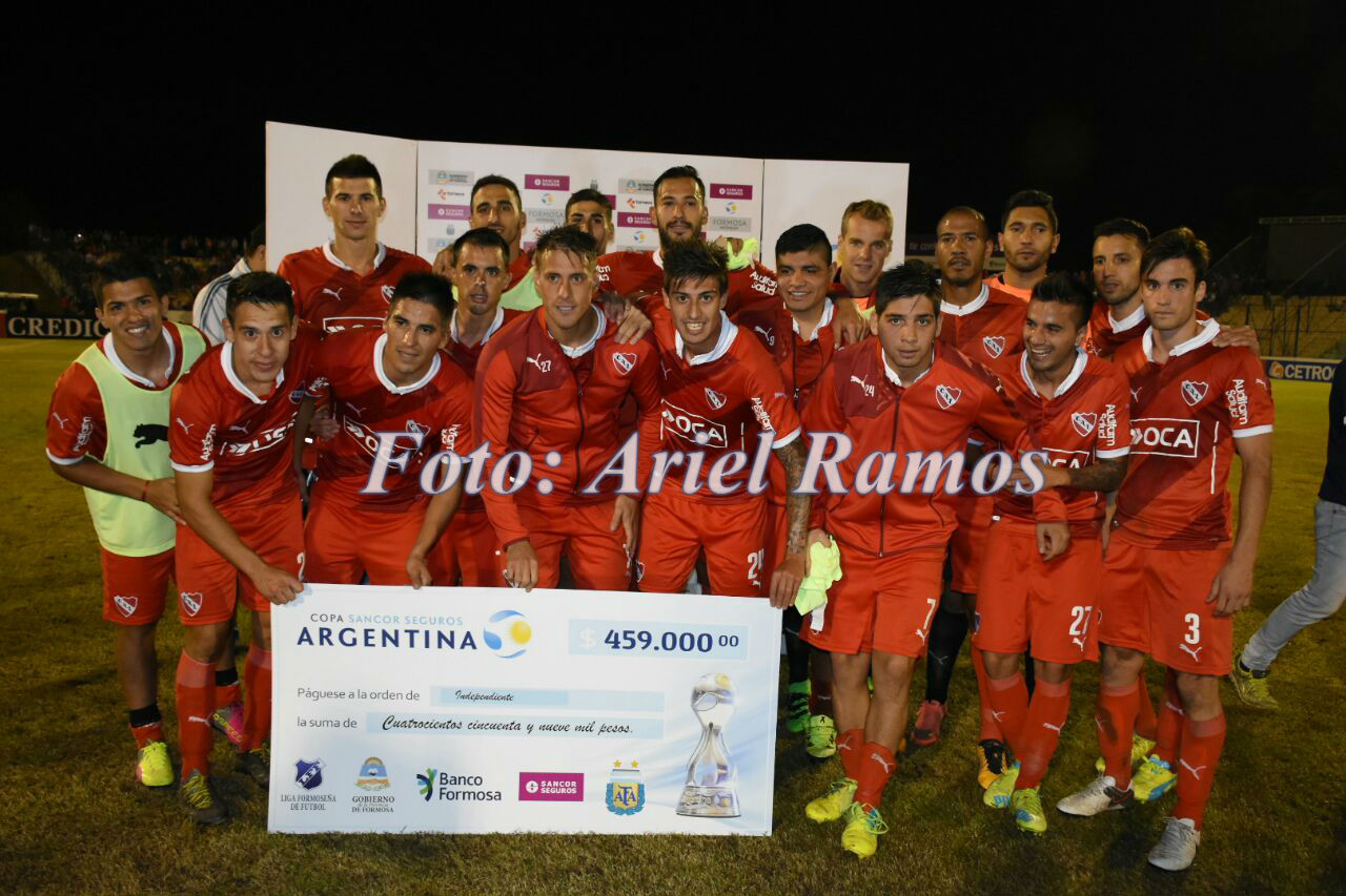 Ganó Independiente en el Antonio Romero, en una noche única para su hinchada