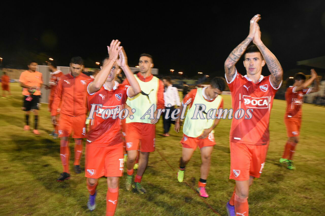 Ganó Independiente en el Antonio Romero, en una noche única para su hinchada