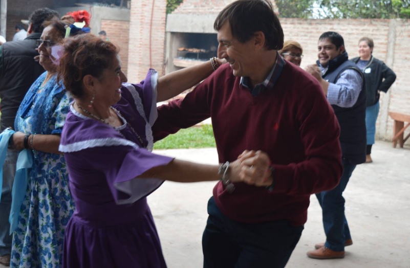No son peronistas, son radicales!! Naidenoff, mirando el 2017, baile un chamamé en el interior.