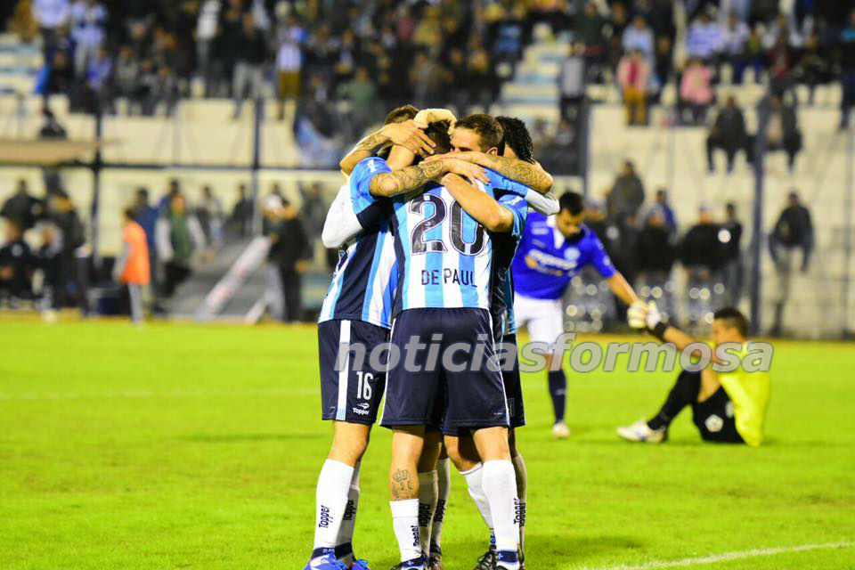 Racing se hizo fuerte en Formosa, y sigue en la Copa Argentina… y con Milito en el hotel