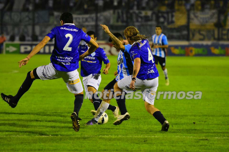 Racing se hizo fuerte en Formosa, y sigue en la Copa Argentina… y con Milito en el hotel
