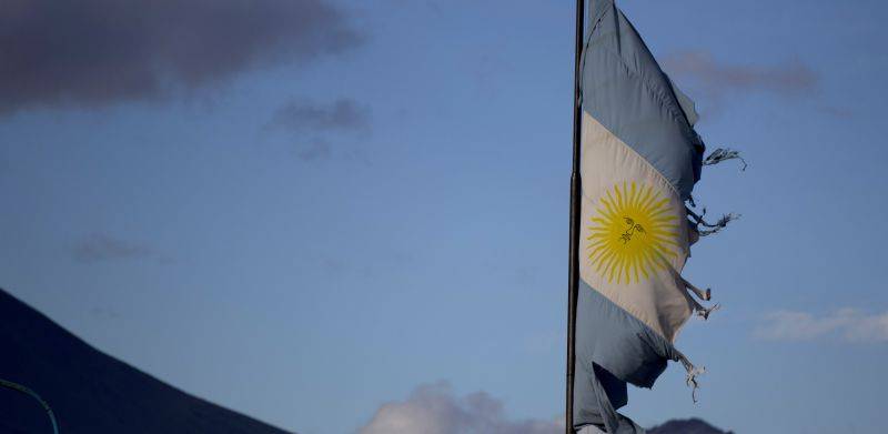 bandera de argentina rota