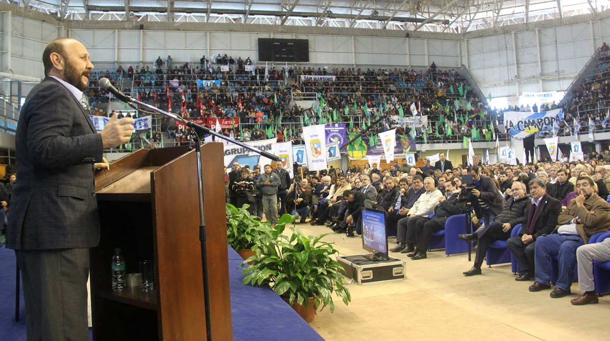 Sin nombrar a Cristina ni a Néstor, Gildo llamó a la «unidad» y a «reconstruir» el movimiento justicialista