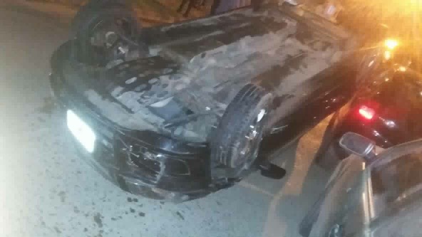 Robo, fuga, vuelco y delincuente atrapado por los vecinos