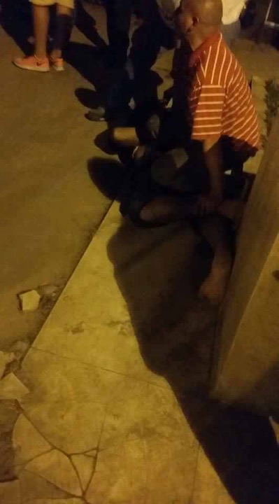 Robo, fuga, vuelco y delincuente atrapado por los vecinos