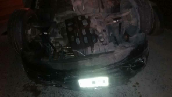 Robo, fuga, vuelco y delincuente atrapado por los vecinos