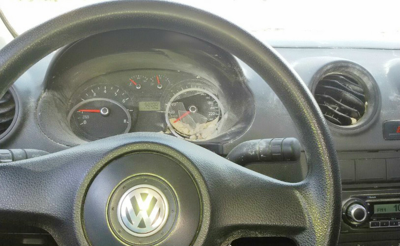 Dañinos 100%, salieron a romper lunetas de autos y camionetas. Un detenido