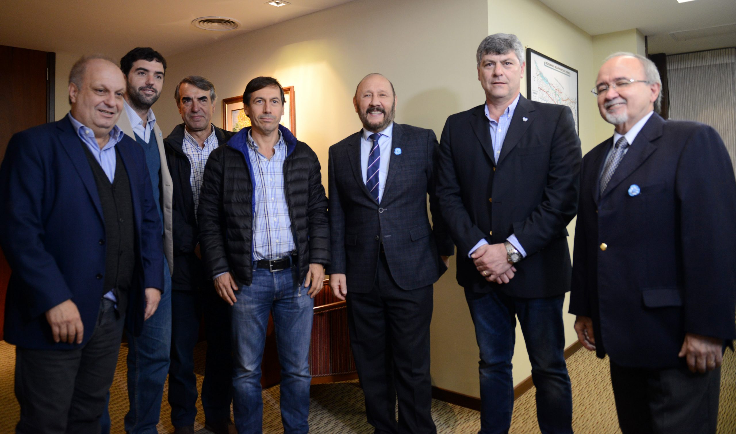 Nuevo gobierno: Gildo recibió a 4 ministros macristas en su despacho y al presidente en el Aeropuerto