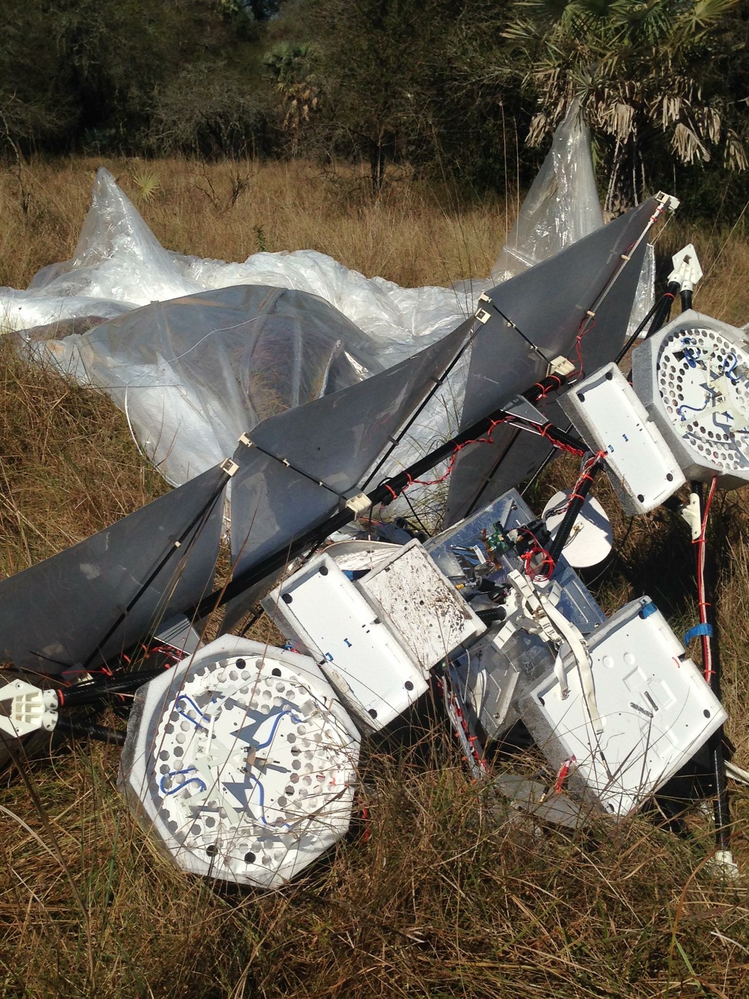 Globo del proyecto Loon de Google cayó en un campo de los Maglietti