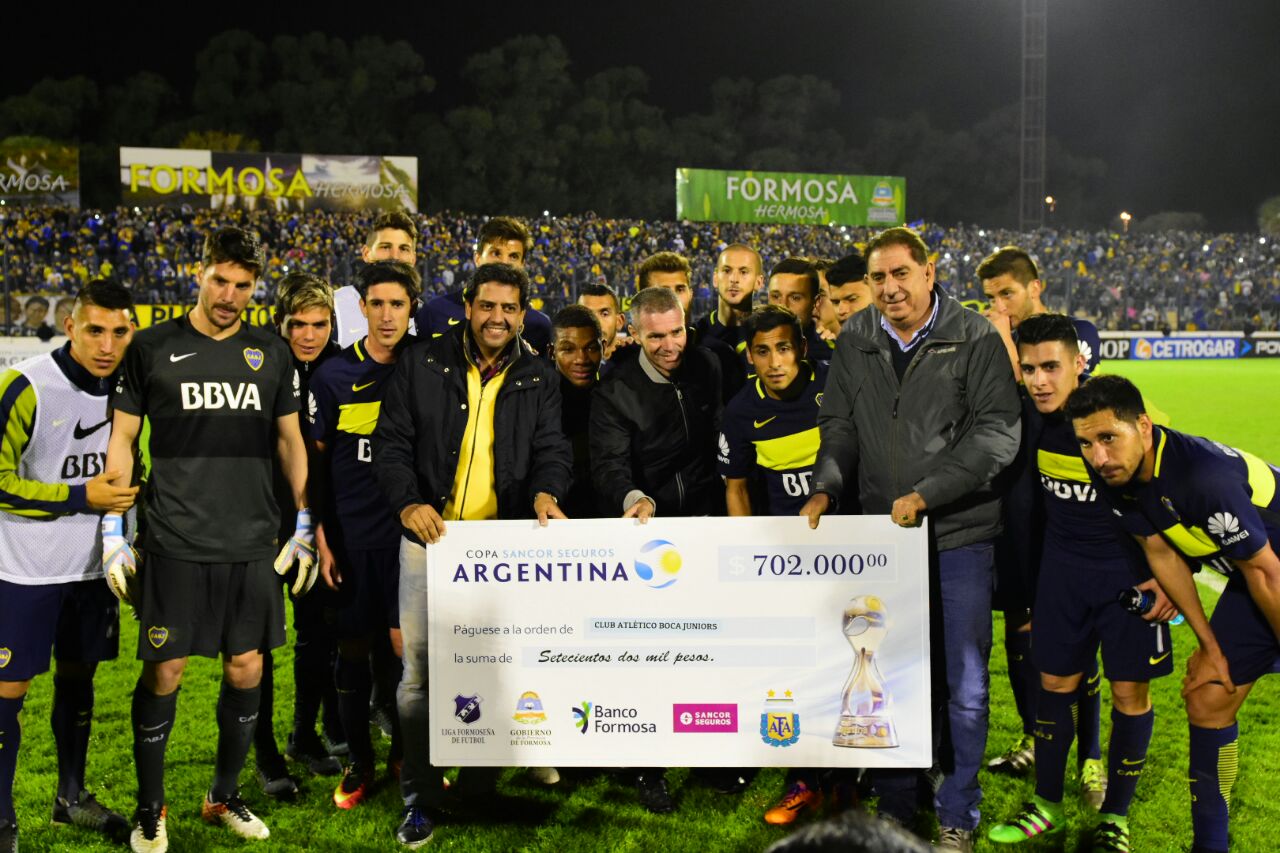 El Antonio Romero repleto festejó el triunfo de Boca por 2 a 1