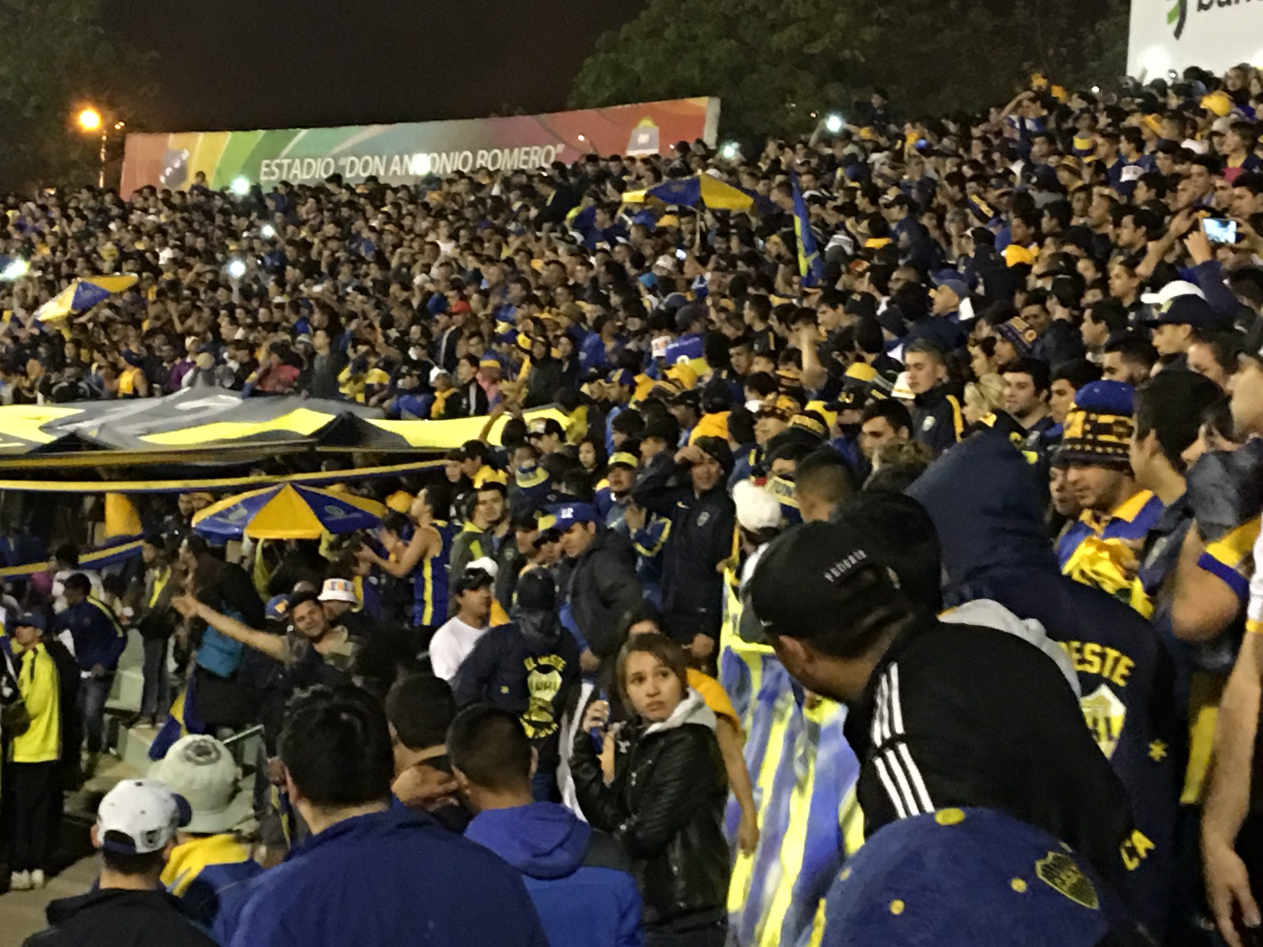 El Antonio Romero repleto festejó el triunfo de Boca por 2 a 1