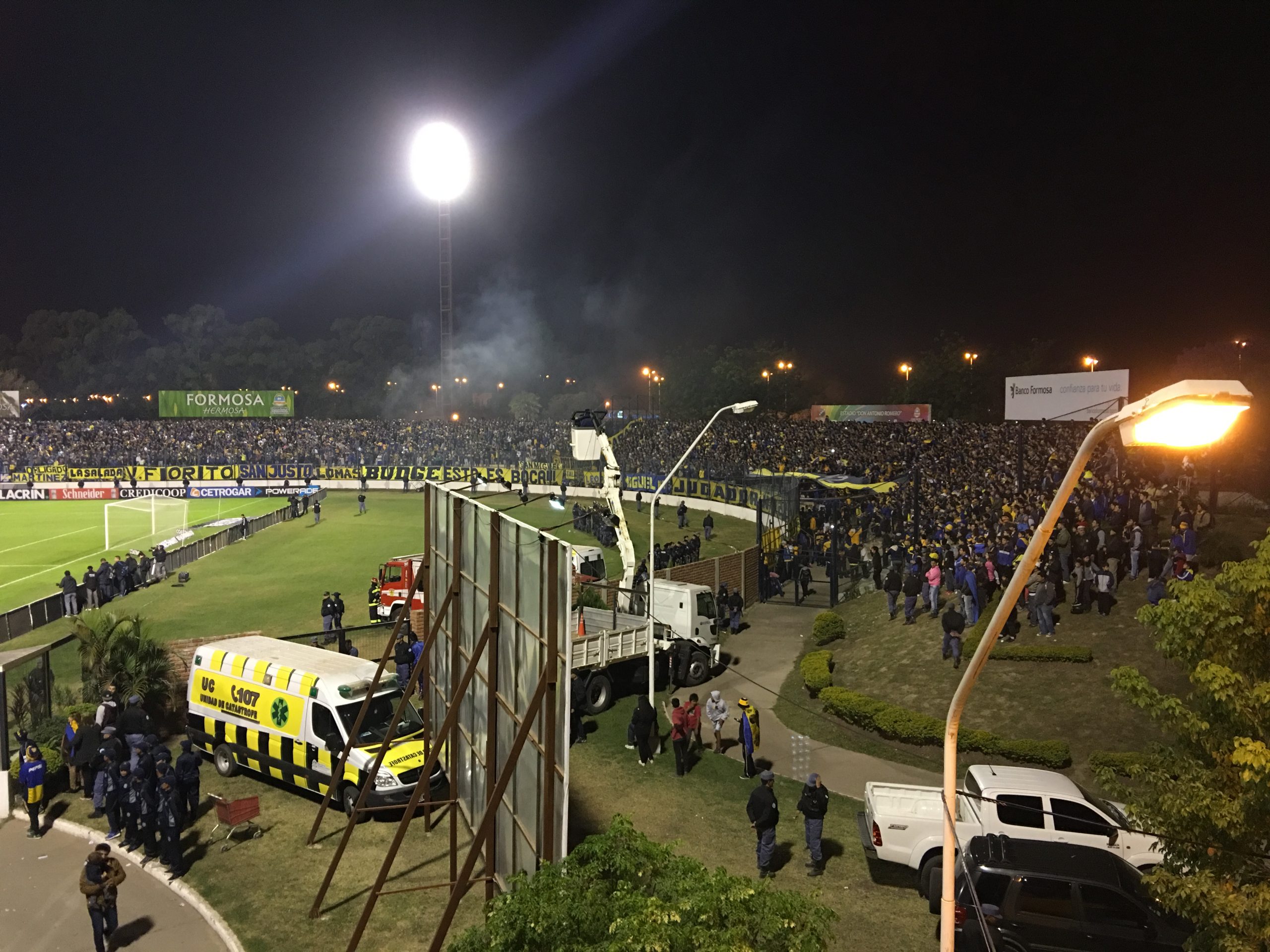 El Antonio Romero repleto festejó el triunfo de Boca por 2 a 1