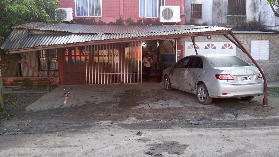 Un patrullero «se metió» en su casa tras persecución a un motociclista