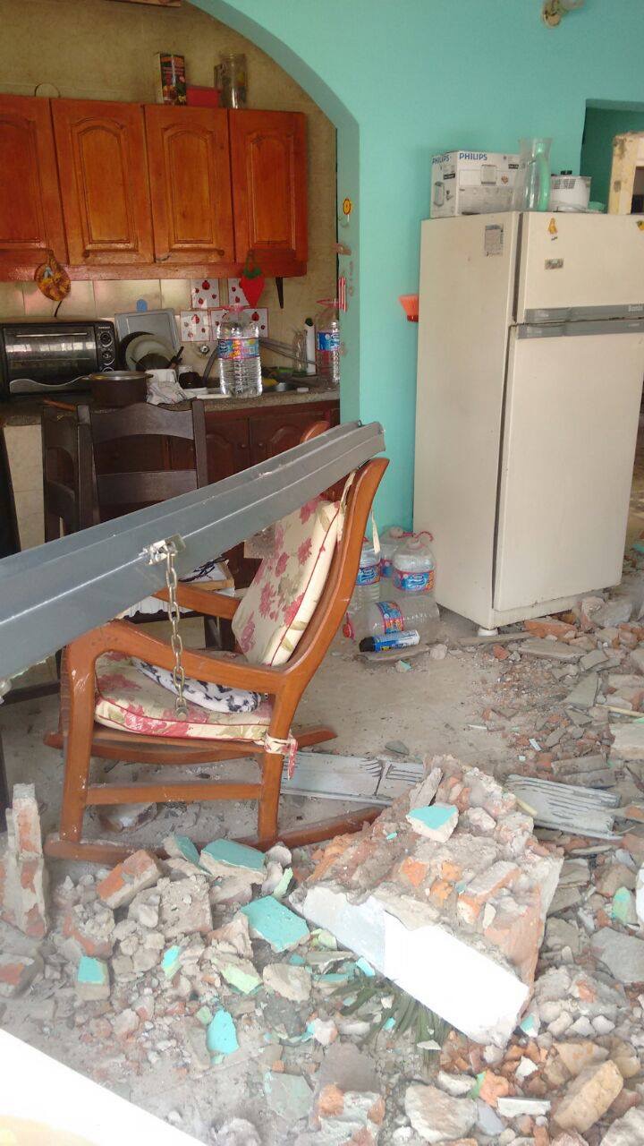 Choque de camionetas terminó en una casa