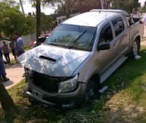 Choque de camionetas terminó en una casa