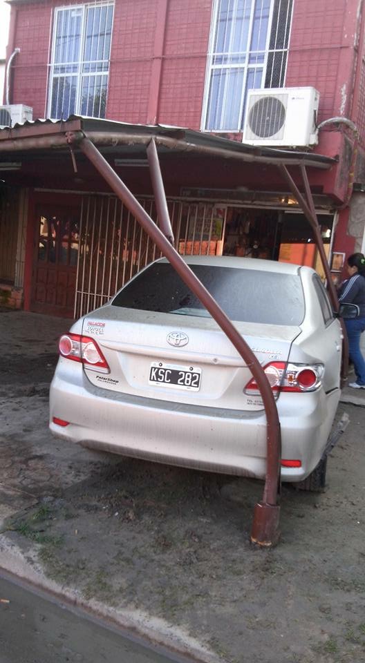 Un patrullero «se metió» en su casa tras persecución a un motociclista