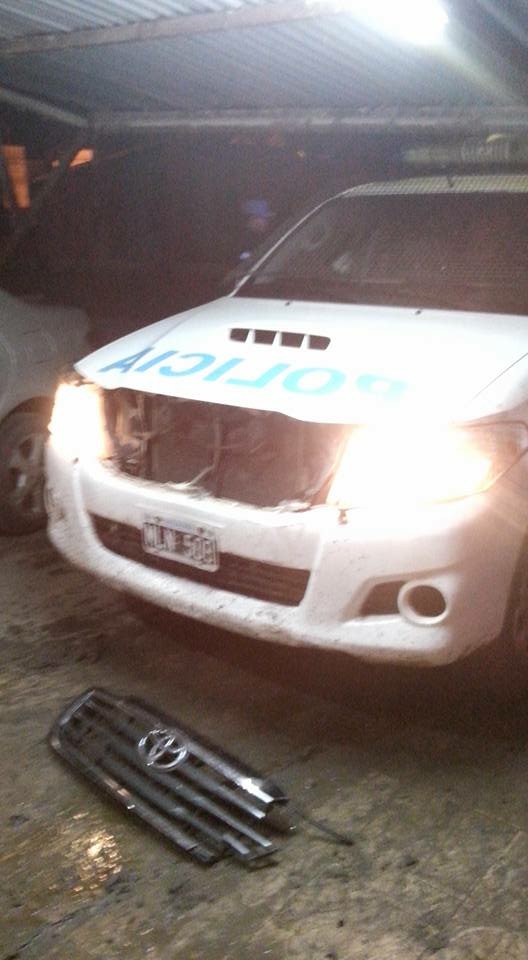 Un patrullero «se metió» en su casa tras persecución a un motociclista