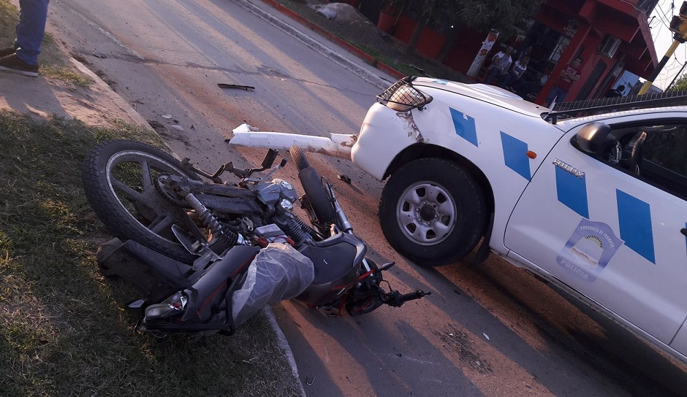 choque moto patrullero de la policía