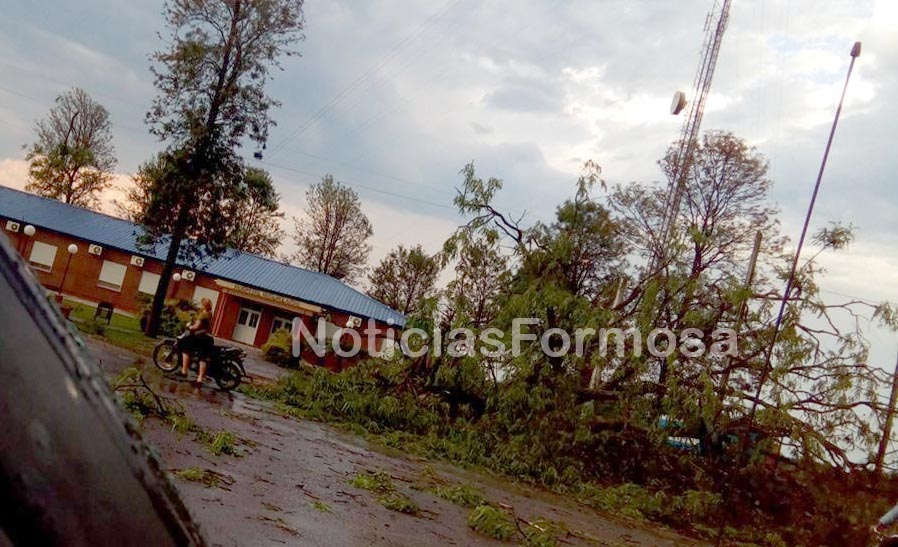 Fuertes vientos en Laishí provocaron daños, no hay luz (galería de fotos)