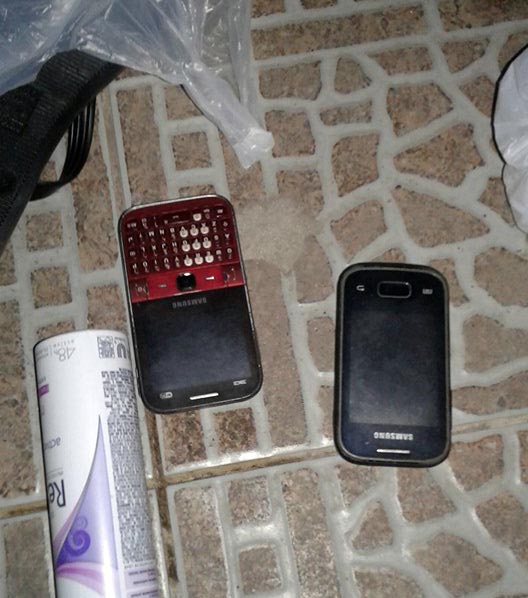 Policías redujeron a dos muchachos con una tumbera frente al Cuartel de Bomberos