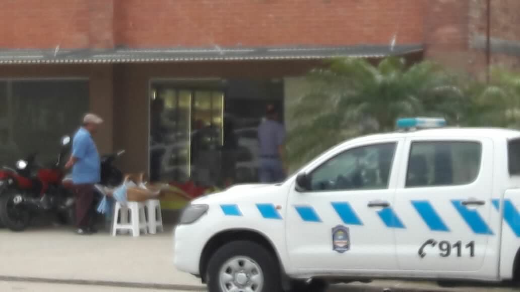 #Video / A mano armada y con casco, robaron a clientes y recaudación de CasaPan