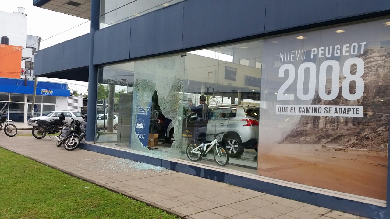 También robaron en la concesionaria Peugeot