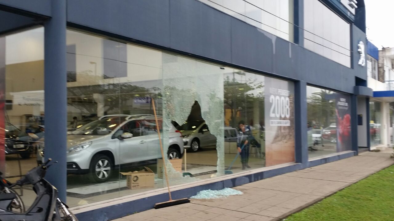 También robaron en la concesionaria Peugeot