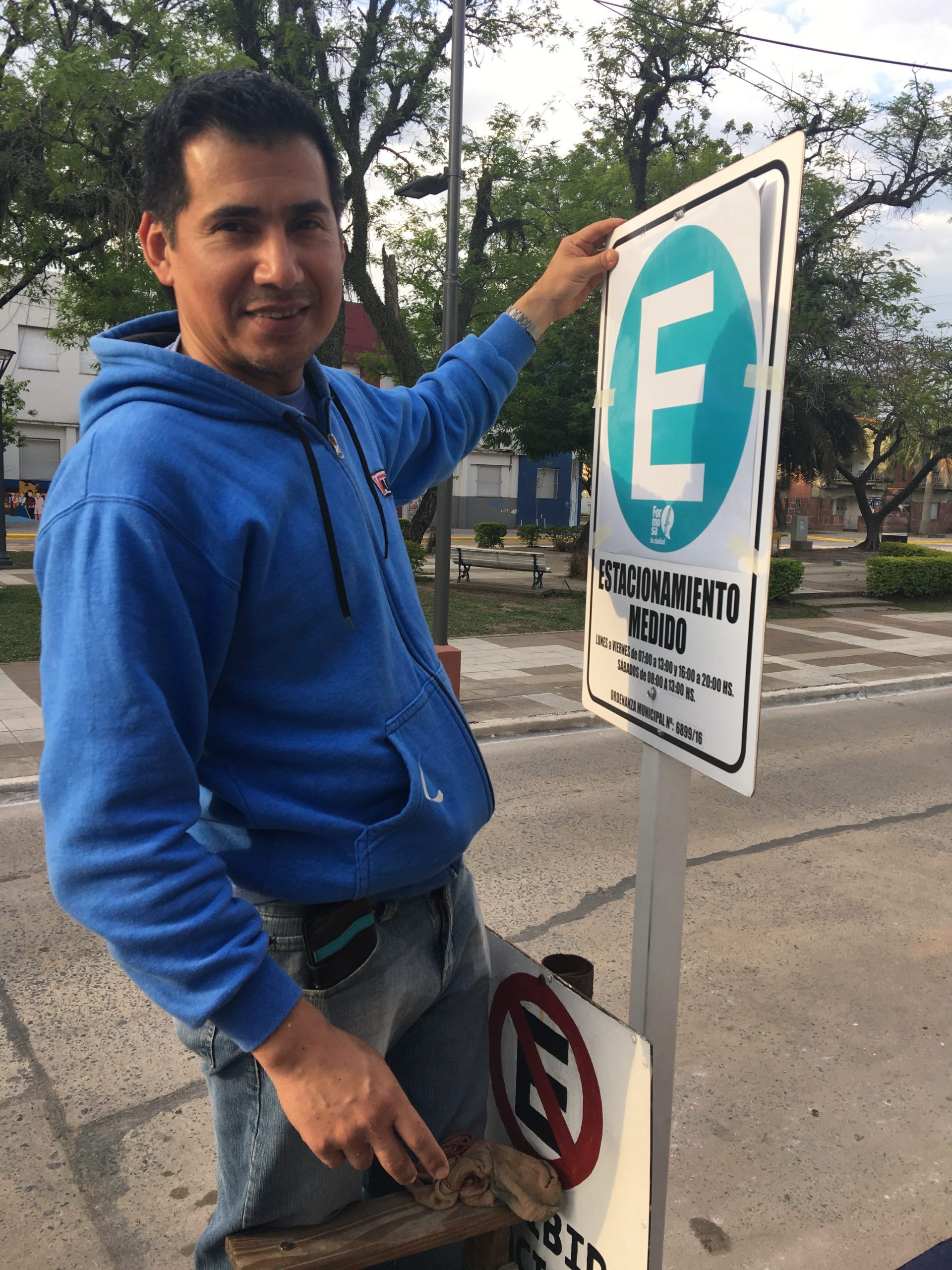 Estacionamiento medido: martes, educativo; desde el miércoles y hasta fin de año, $6