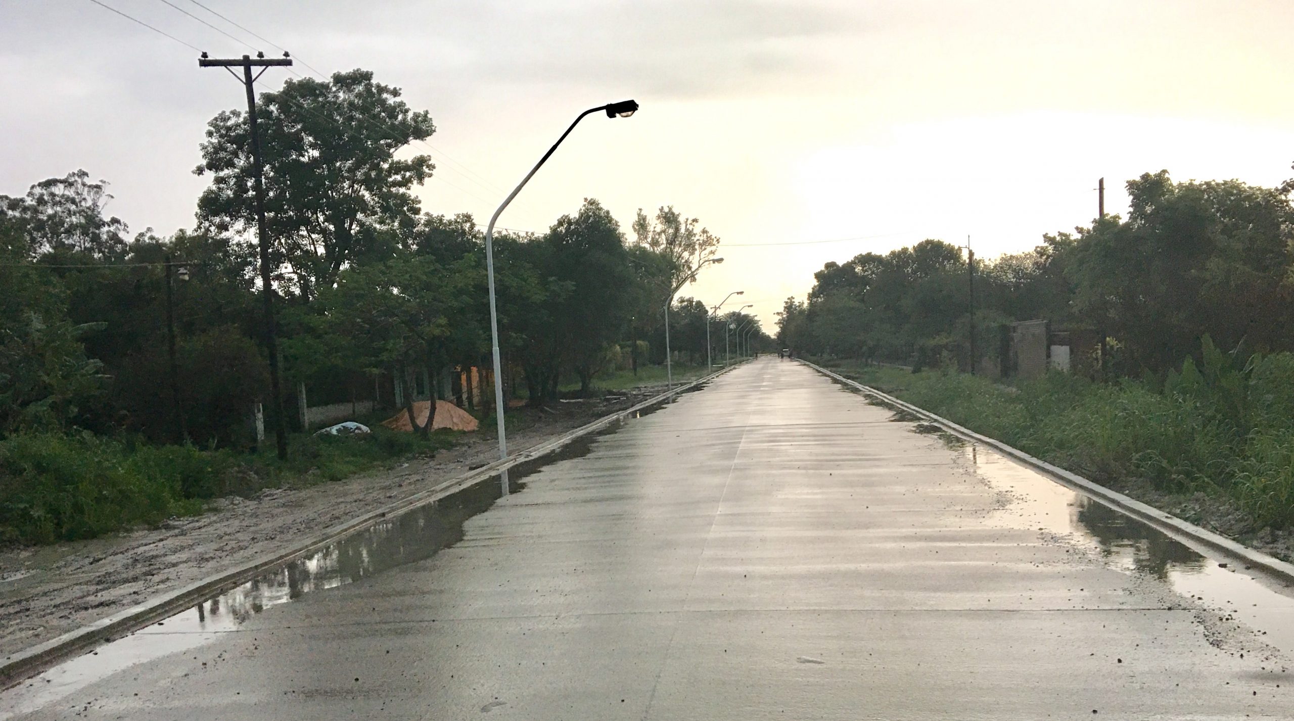 Continúa la pavimentación en la zona de quintas en Lote 4