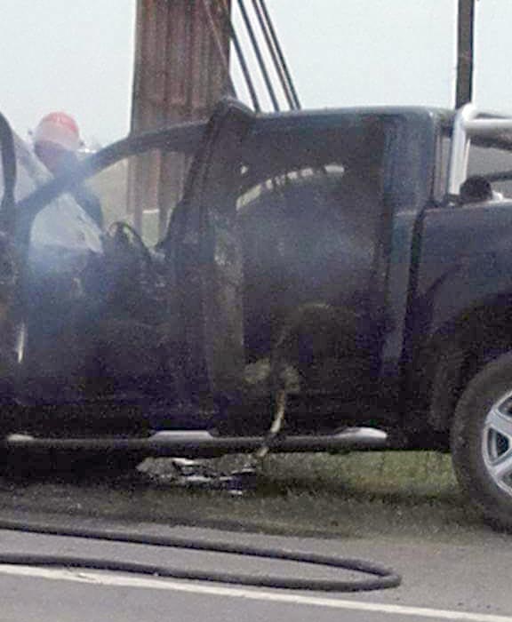 Se incendió una Ford Ranger, frente al Aeropuerto (video)