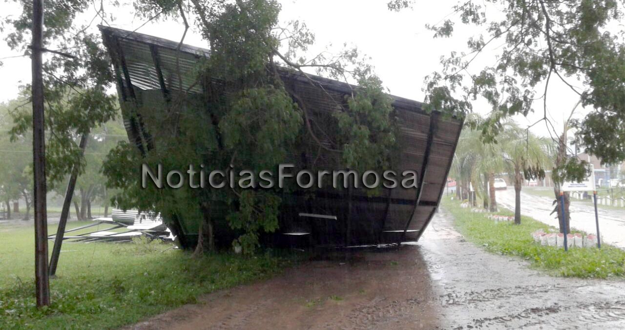 Fuertes vientos en Herradura, volaron chapas de construcciones cercanas a la zona de la playa