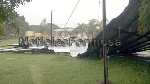 Fuertes vientos en Herradura, volaron chapas de construcciones cercanas a la zona de la playa