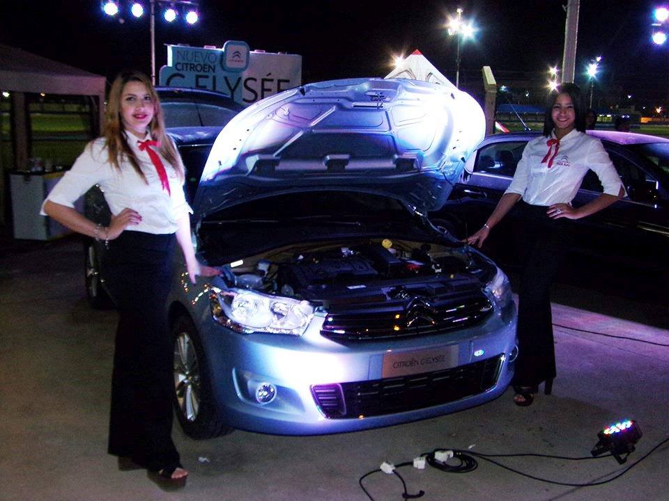 Niza Auto presentó el nuevo Citroën C-Elysée en el kartódromo